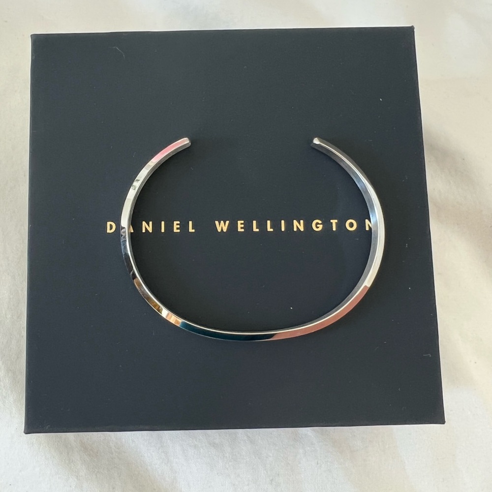 NWT - Daniel Wellington Silver Bracelet